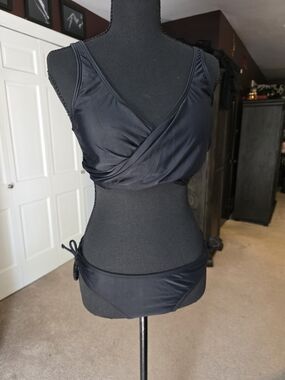 Liora Black Two Piece Bikini Swimsuit Large NWT Lace-Up Back Adjustable